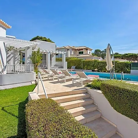 Villa Sleeps 6 With Pool And Air Con Vilamoura