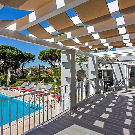 Sleeps 6 With Pool And Air Con *