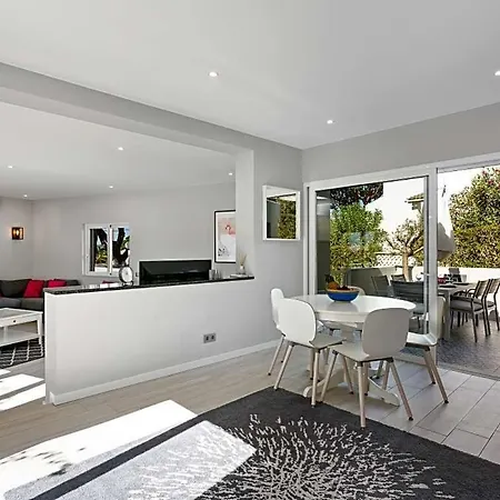 Sleeps 6 With Pool And Air Con Villa *