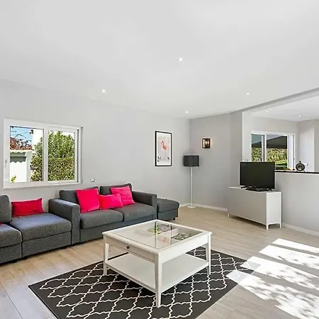 Sleeps 6 With Pool And Air Con Vilamoura