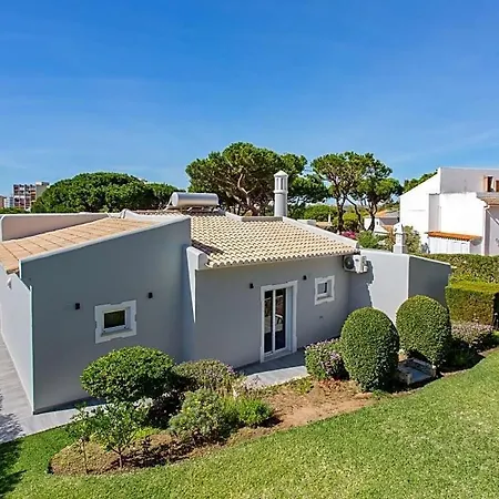 Sleeps 6 With Pool And Air Con