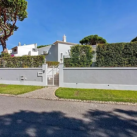 Villa Sleeps 6 With Pool And Air Con Vilamoura