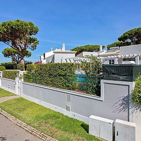 Sleeps 6 With Pool And Air Con Villa