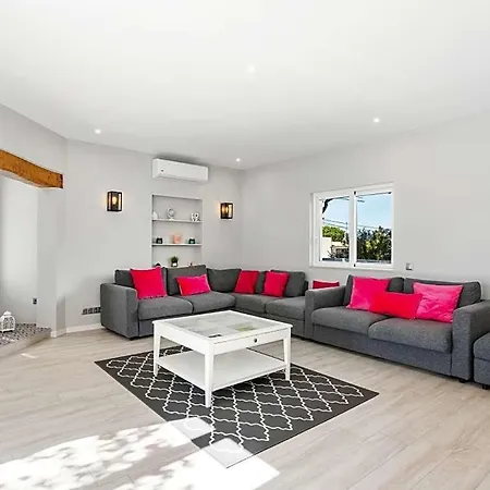 Sleeps 6 With Pool And Air Con Villa